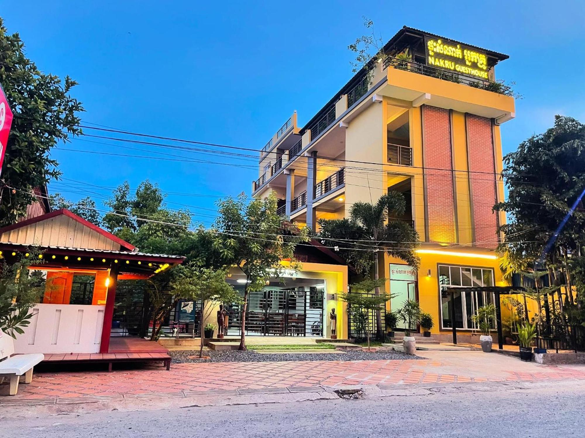 Neakru Guesthouse And Restaurant Кампот Экстерьер фото