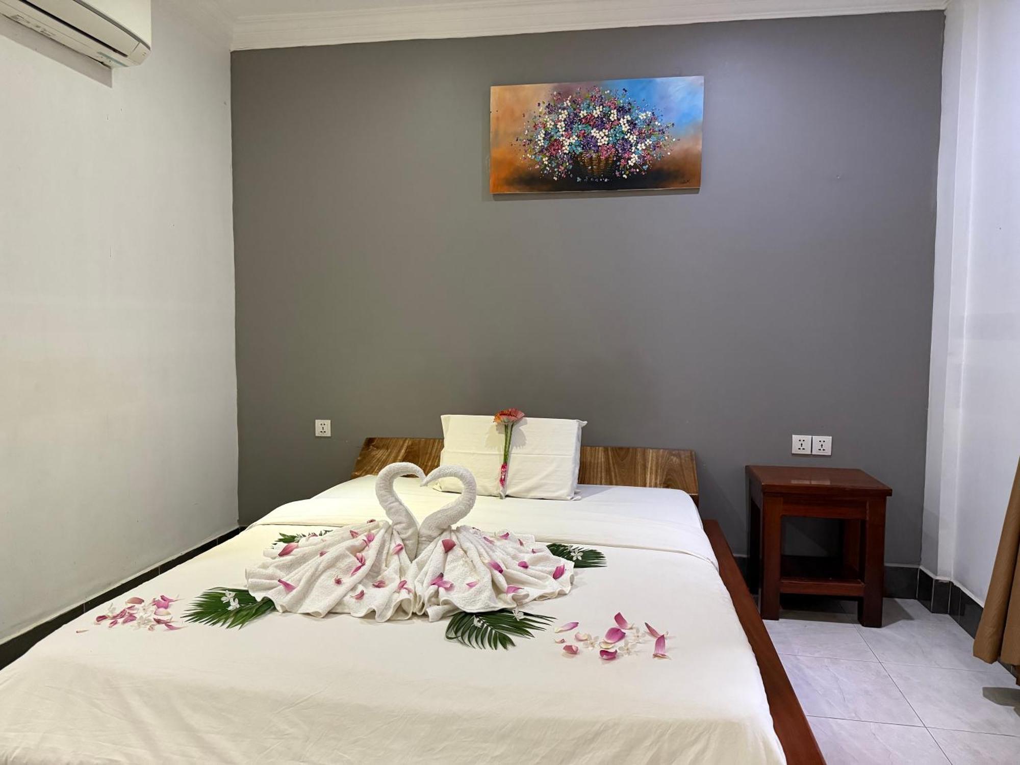 Neakru Guesthouse And Restaurant Кампот Экстерьер фото